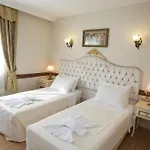 Hotel Adora