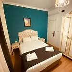 Hotel Adora 3*