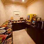 Hotel Adora