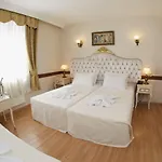 Adora 3*