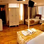 Hotel Adora 3*