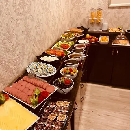 ادورا