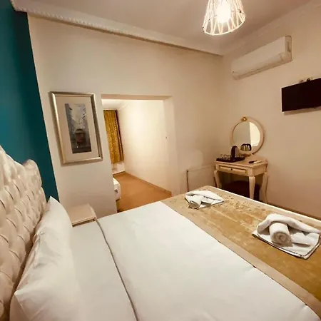 Hotell Adora 3*