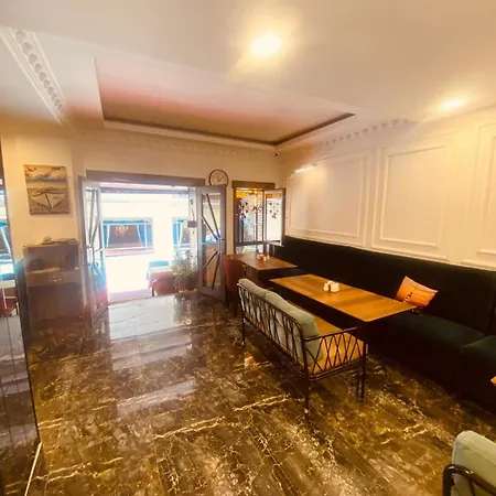 Hotel Adora