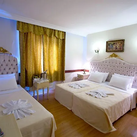 Hotel Adora 3*