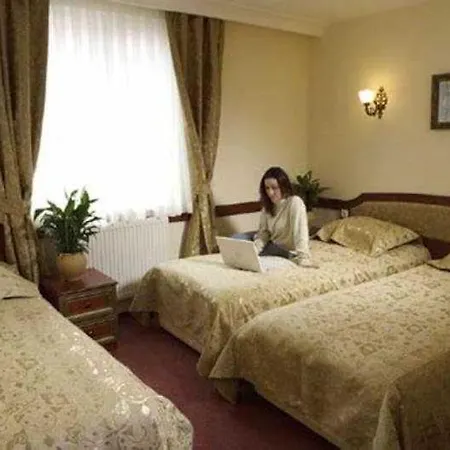 Adora Hotel 3*