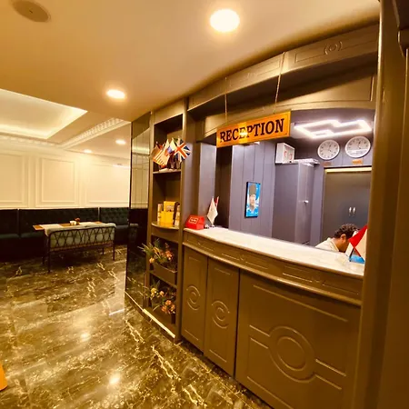 Hotel Adora 3*