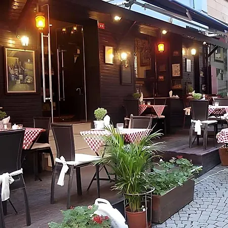 Hotel Adora