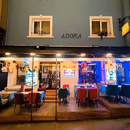 Hotel Adora