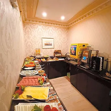 Hotel Adora