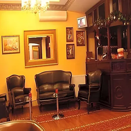 Hotel Adora 3*
