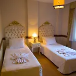 Adora 3*