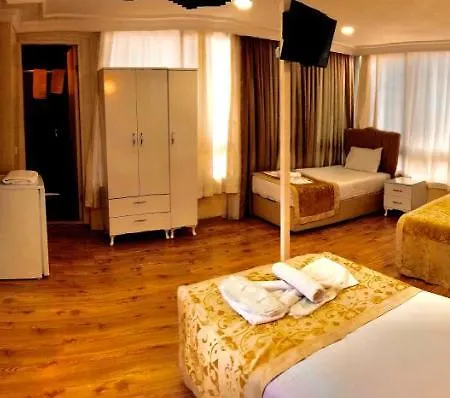 Hotel Adora Cafe & Restaurant 3*